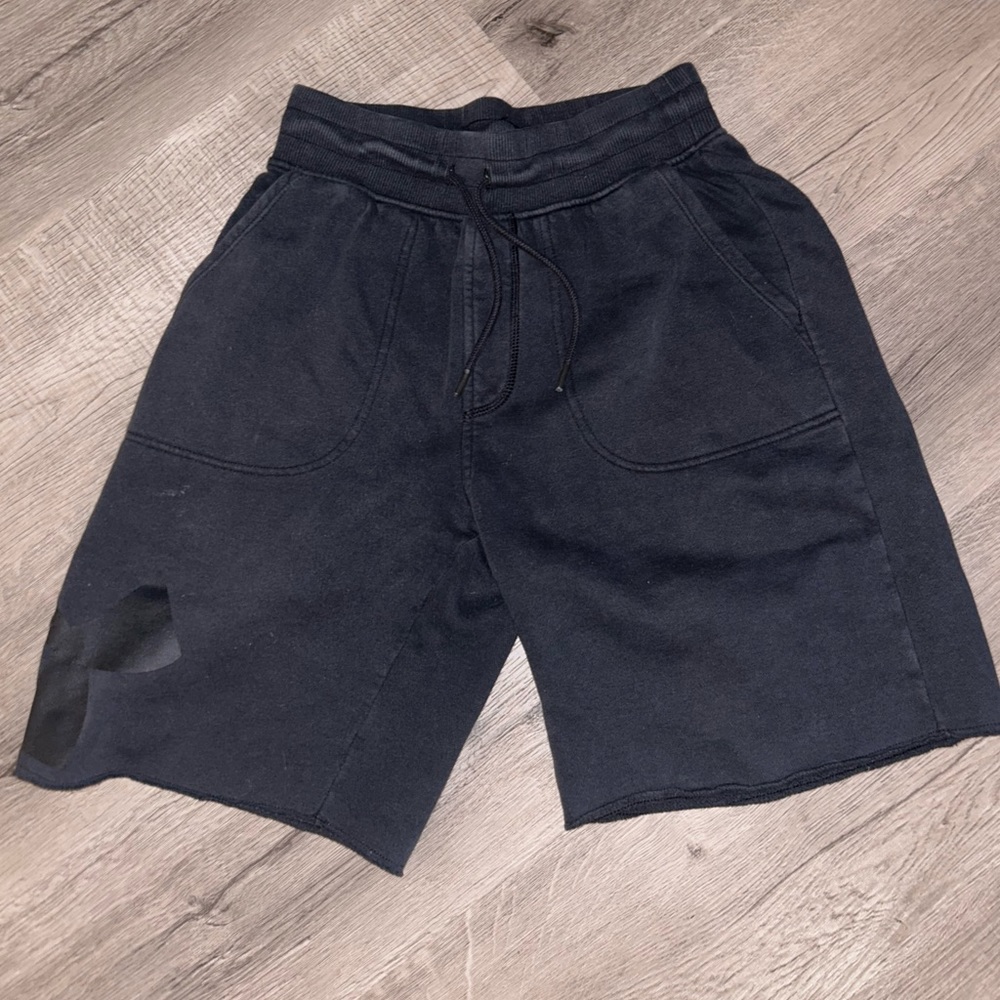 UNDER ARMOUR ATHLETIC SHORTS